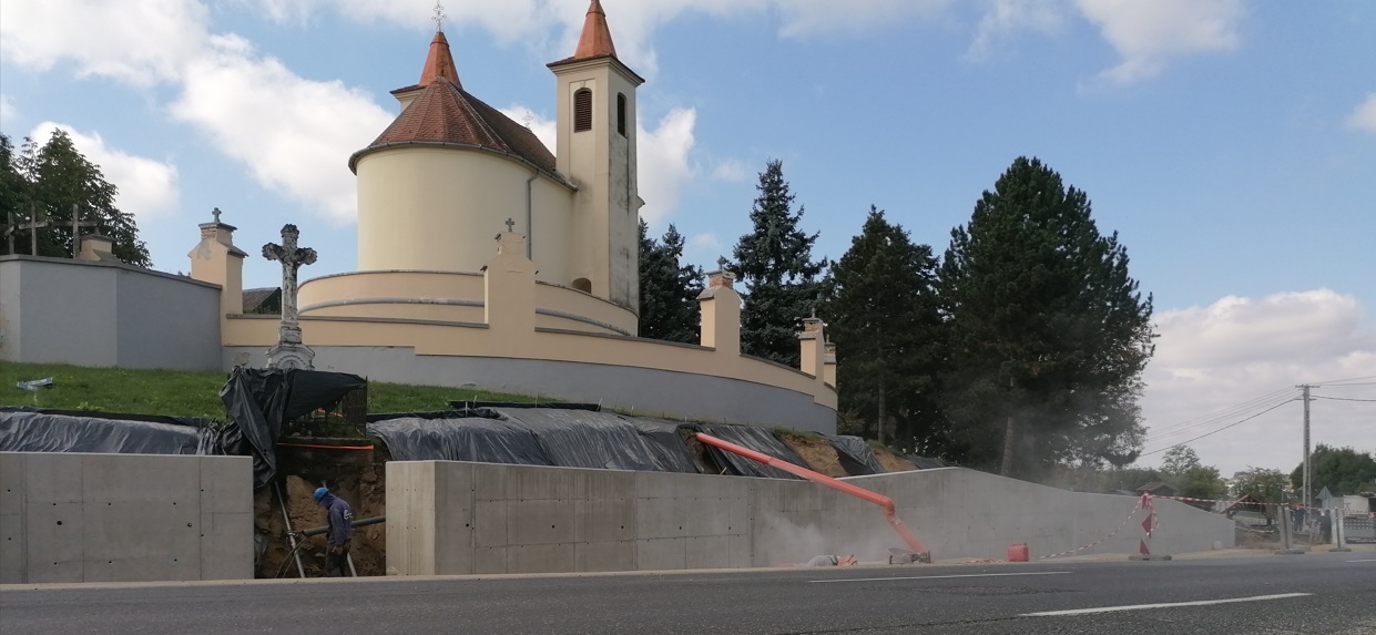 Monolit vasbeton támfal és műtárgy - 1