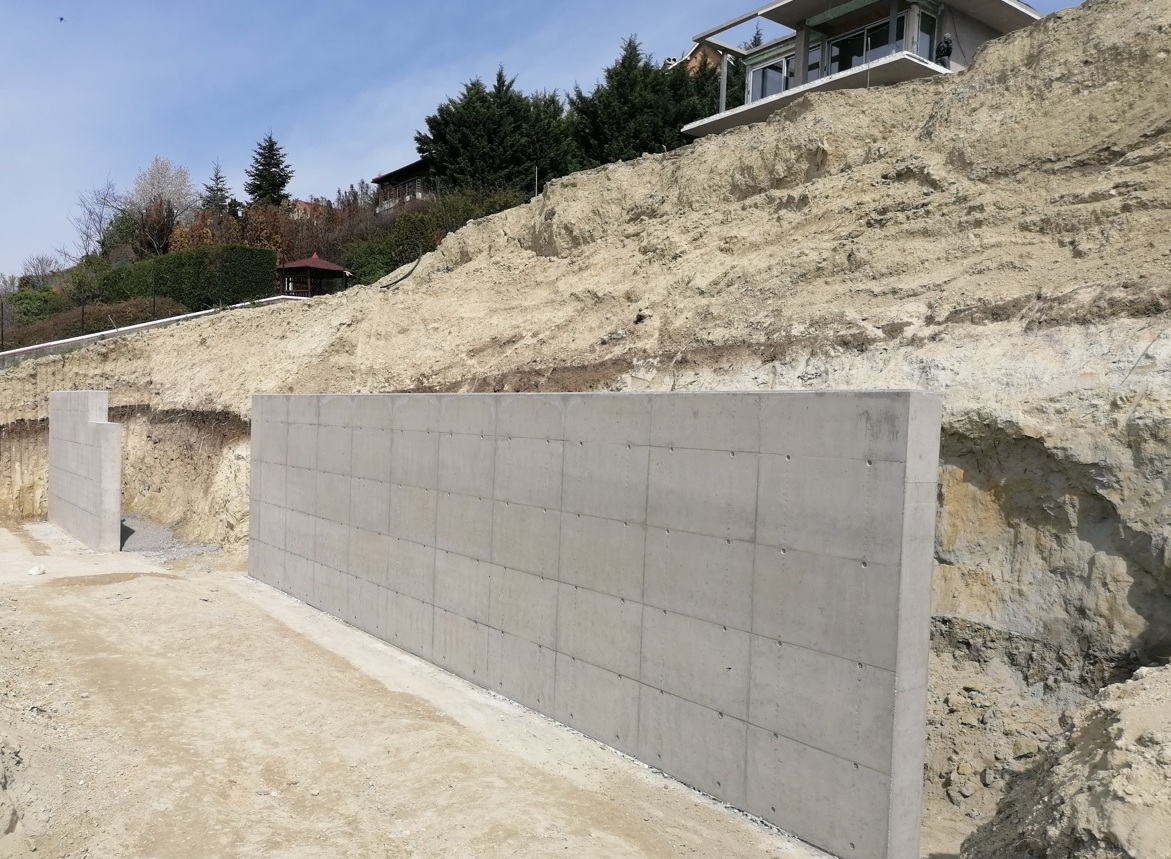 Monolit vasbeton támfal és műtárgy - 4