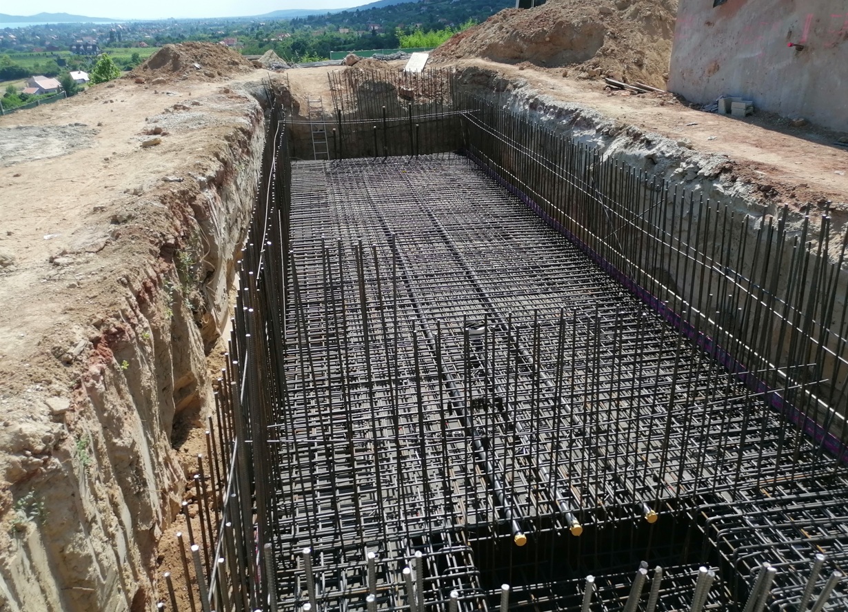 Monolit vasbeton támfal és műtárgy - 7